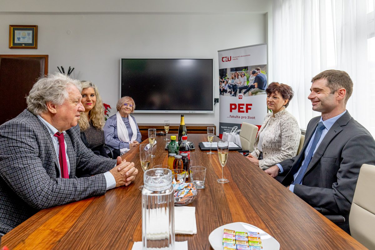 Setkání děkana PEF ČZU Tomáše Šubrta (vlevo) a generálního ředitele Centra Zdeňka Vašáka