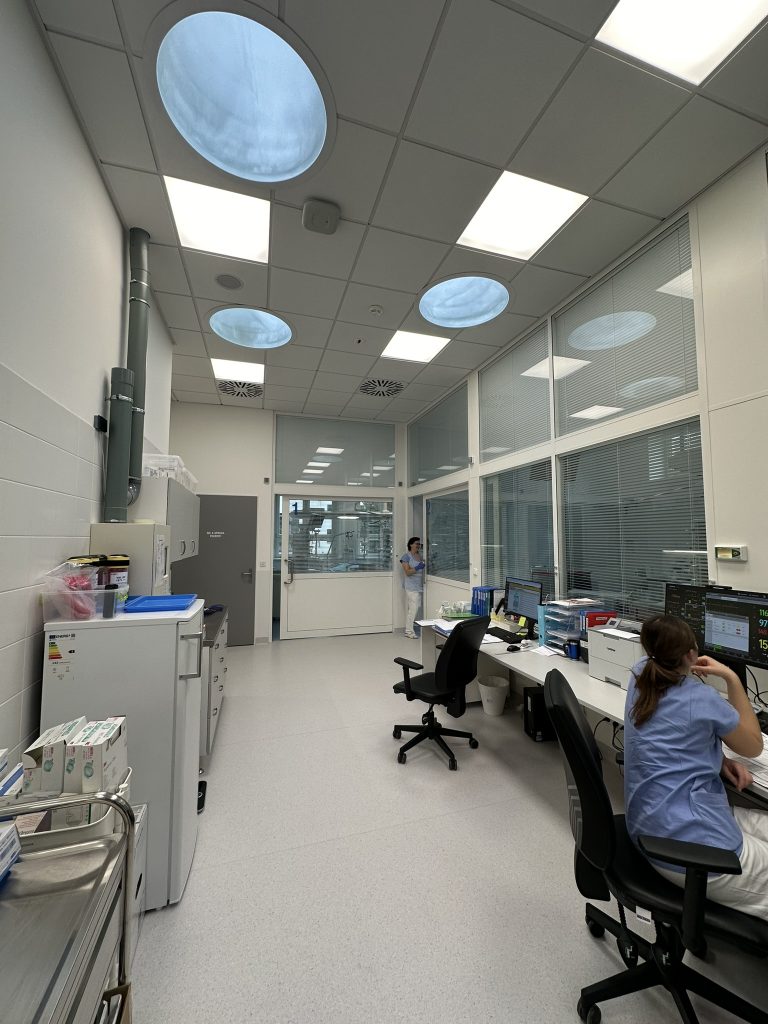 Prostory a vybavení nové JIP Fakultní nemocnice Brno