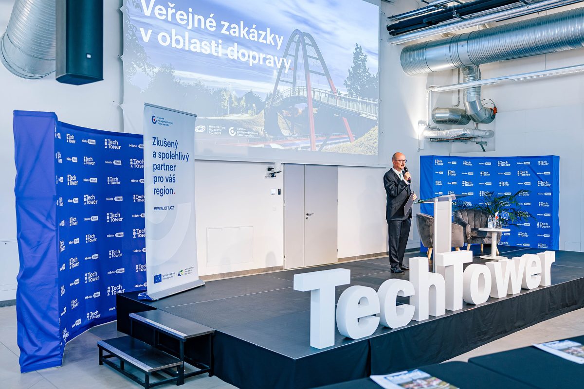 VZ Tour v Plzni ukázala, jak správně soutěžit dopravní zakázky. Přednášky, příklady z praxe i právní tipy od expertů CRR.