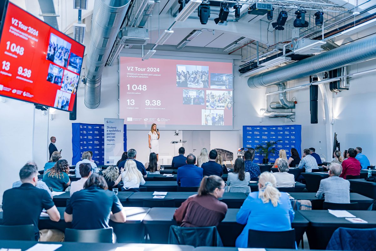 VZ Tour v Plzni ukázala, jak správně soutěžit dopravní zakázky. Přednášky, příklady z praxe i právní tipy od expertů CRR.