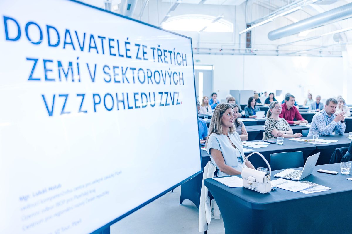 VZ Tour v Plzni ukázala, jak správně soutěžit dopravní zakázky. Přednášky, příklady z praxe i právní tipy od expertů CRR.