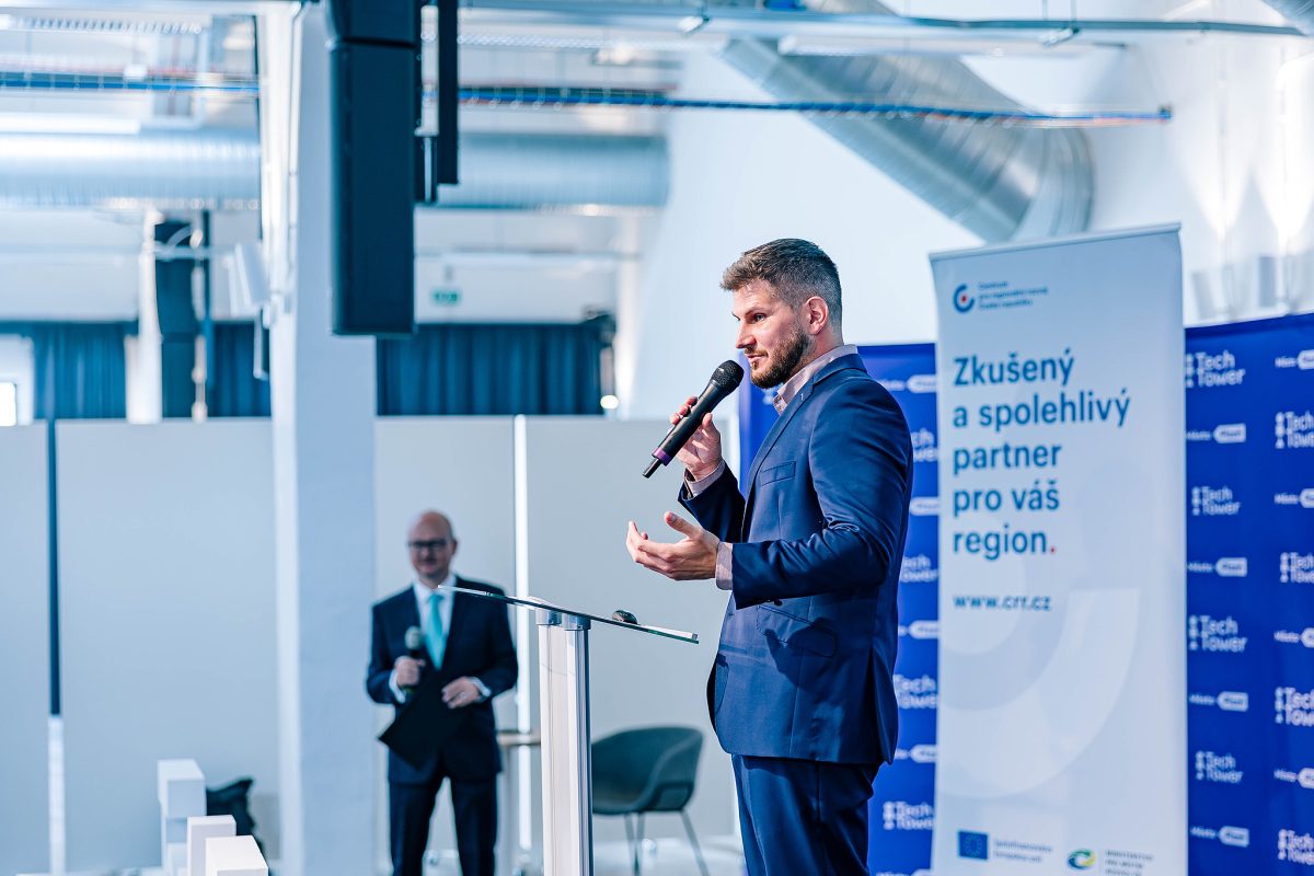 VZ Tour v Plzni ukázala, jak správně soutěžit dopravní zakázky. Přednášky, příklady z praxe i právní tipy od expertů CRR.
