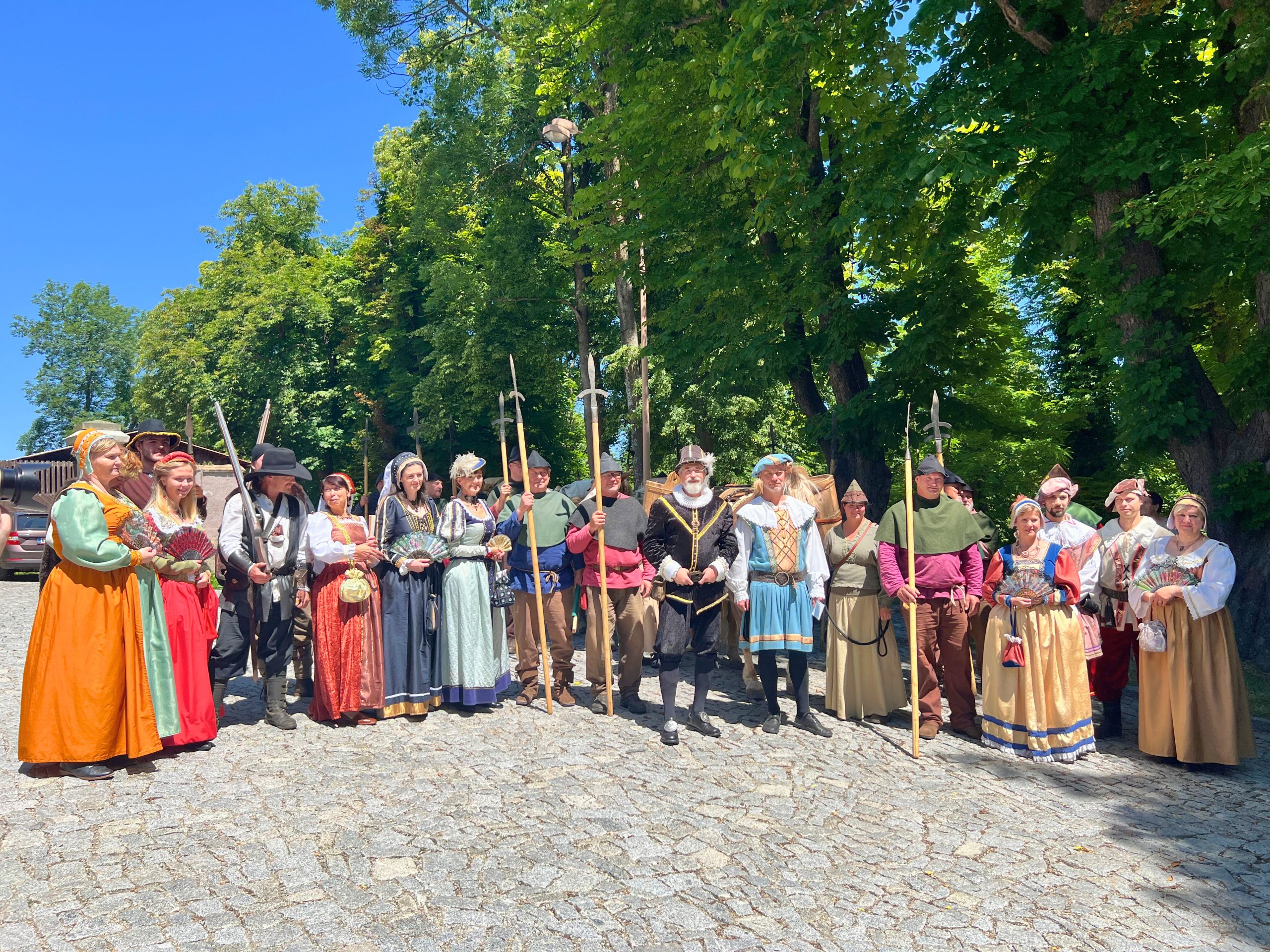 Příjezd soumarů do Vimperku na slavnosti přátelství