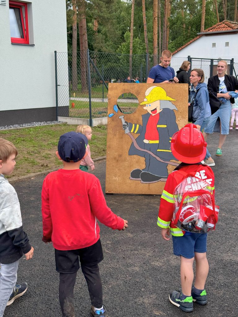 Sokoleč otevřel novou hasičskou zbrojnici za 17,5 mil. Kč. Dobrovolní hasiči tak získali moderní zázemí. Na stavbu přispěl IROP částkou 7,5 mil. Kč.