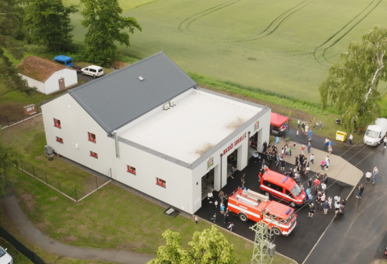 V Sokolči na Nymbursku otevřeli novou hasičskou zbrojnici