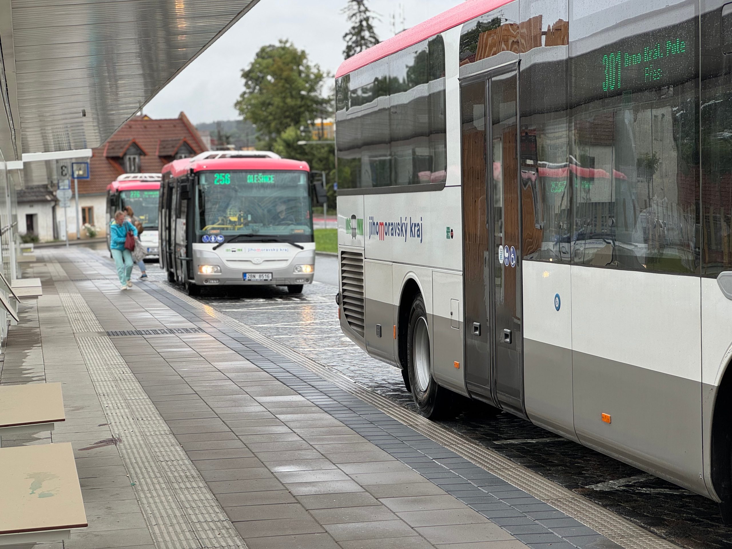 V Kunštátě byl otevřen nový přestupní terminál. Zlepší dopravu, bezpečnost i komfort cestujících. Vznikl díky podpoře z programu IROP.