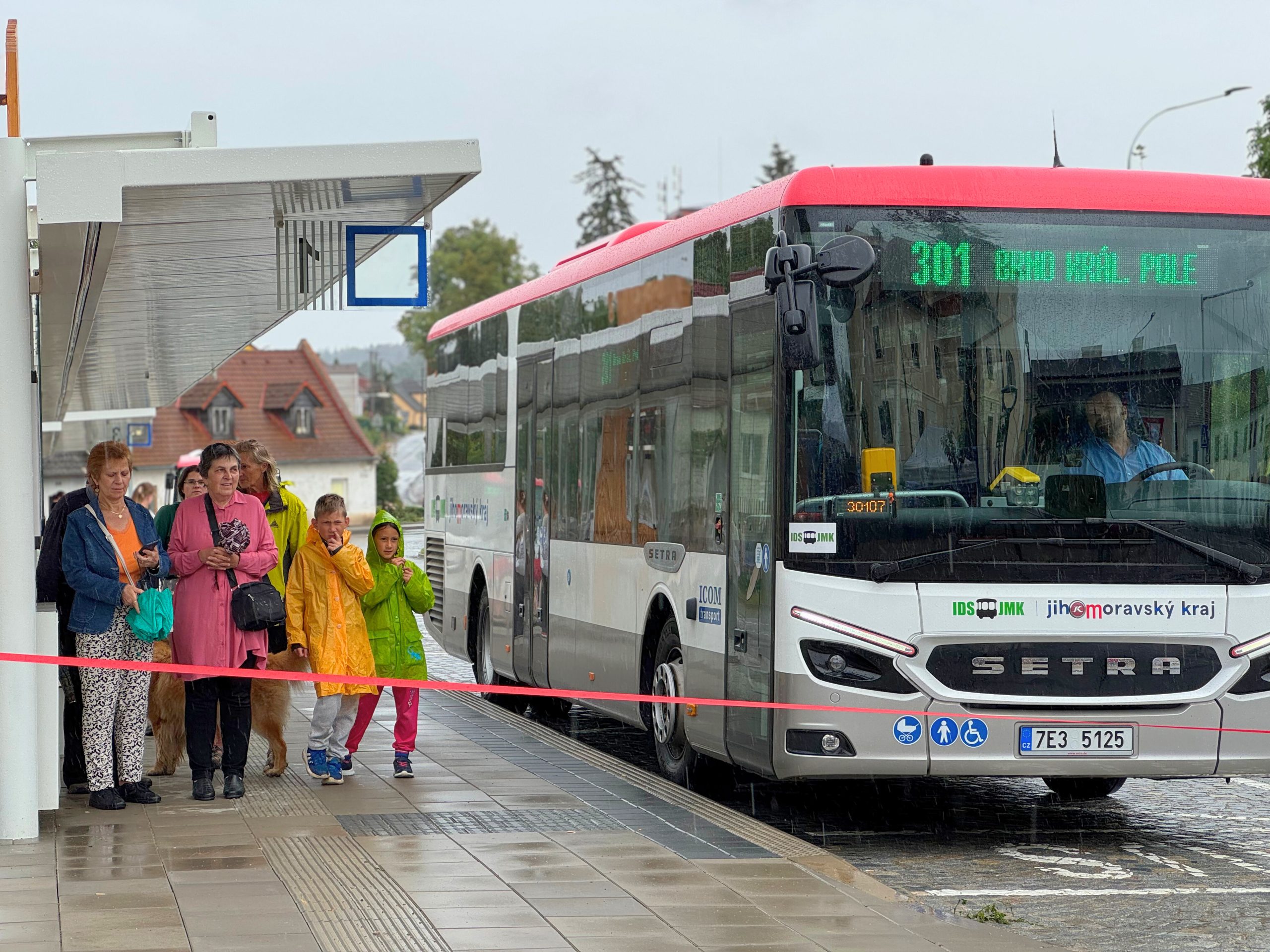 V Kunštátě byl otevřen nový přestupní terminál. Zlepší dopravu, bezpečnost i komfort cestujících. Vznikl díky podpoře z programu IROP.