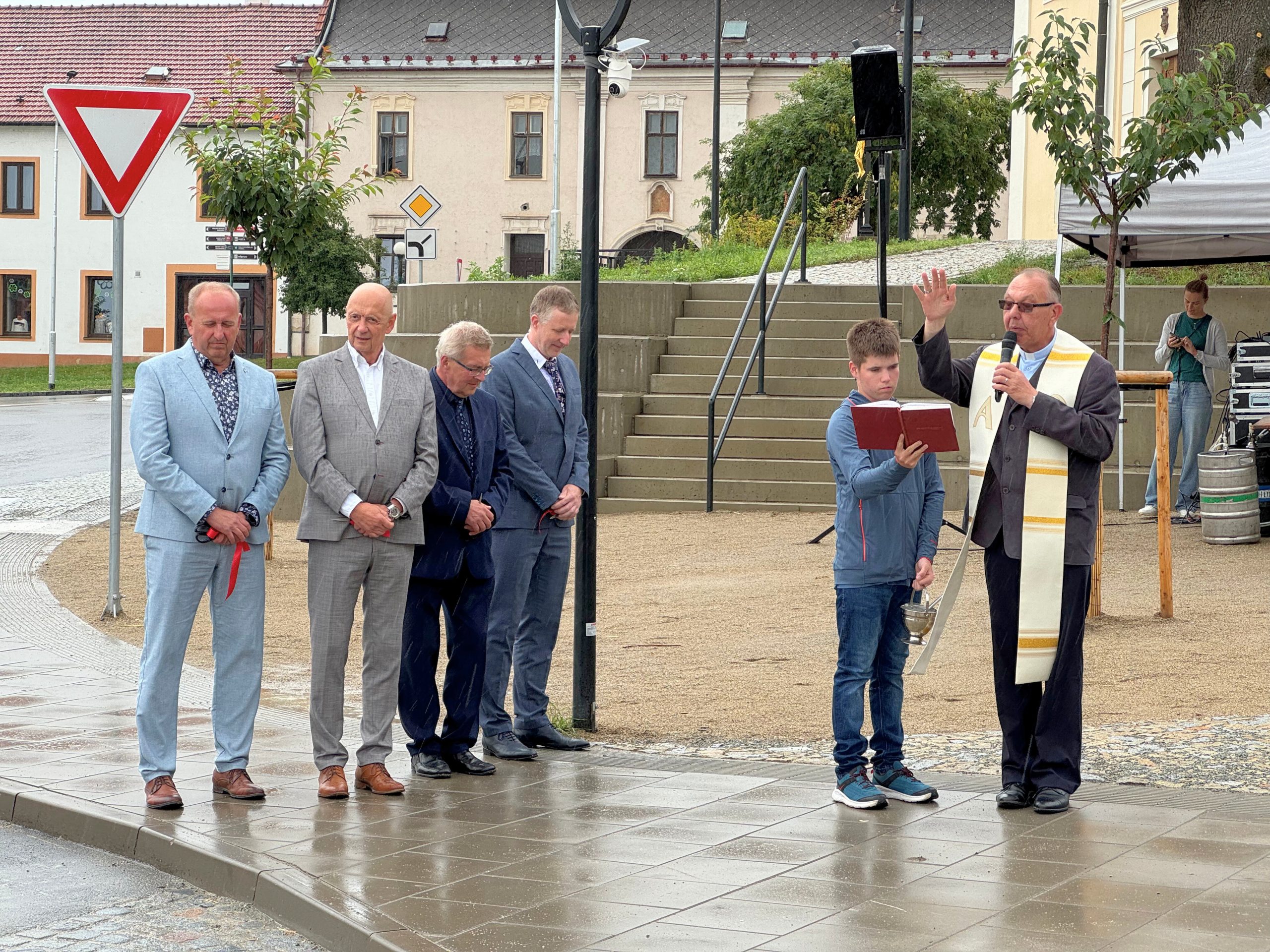 V Kunštátě byl otevřen nový přestupní terminál. Zlepší dopravu, bezpečnost i komfort cestujících. Vznikl díky podpoře z programu IROP.