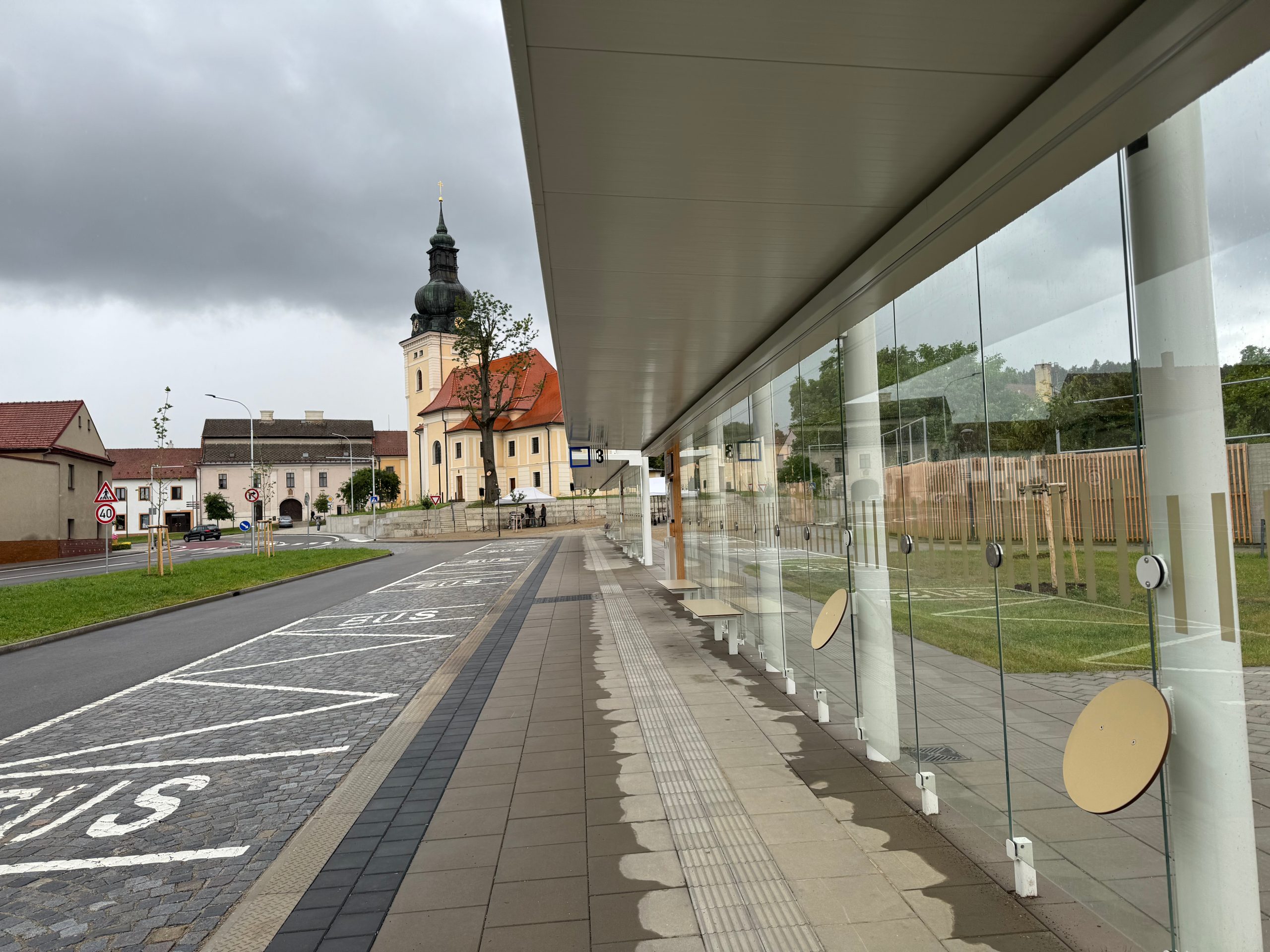 V Kunštátě byl otevřen nový přestupní terminál. Zlepší dopravu, bezpečnost i komfort cestujících. Vznikl díky podpoře z programu IROP.