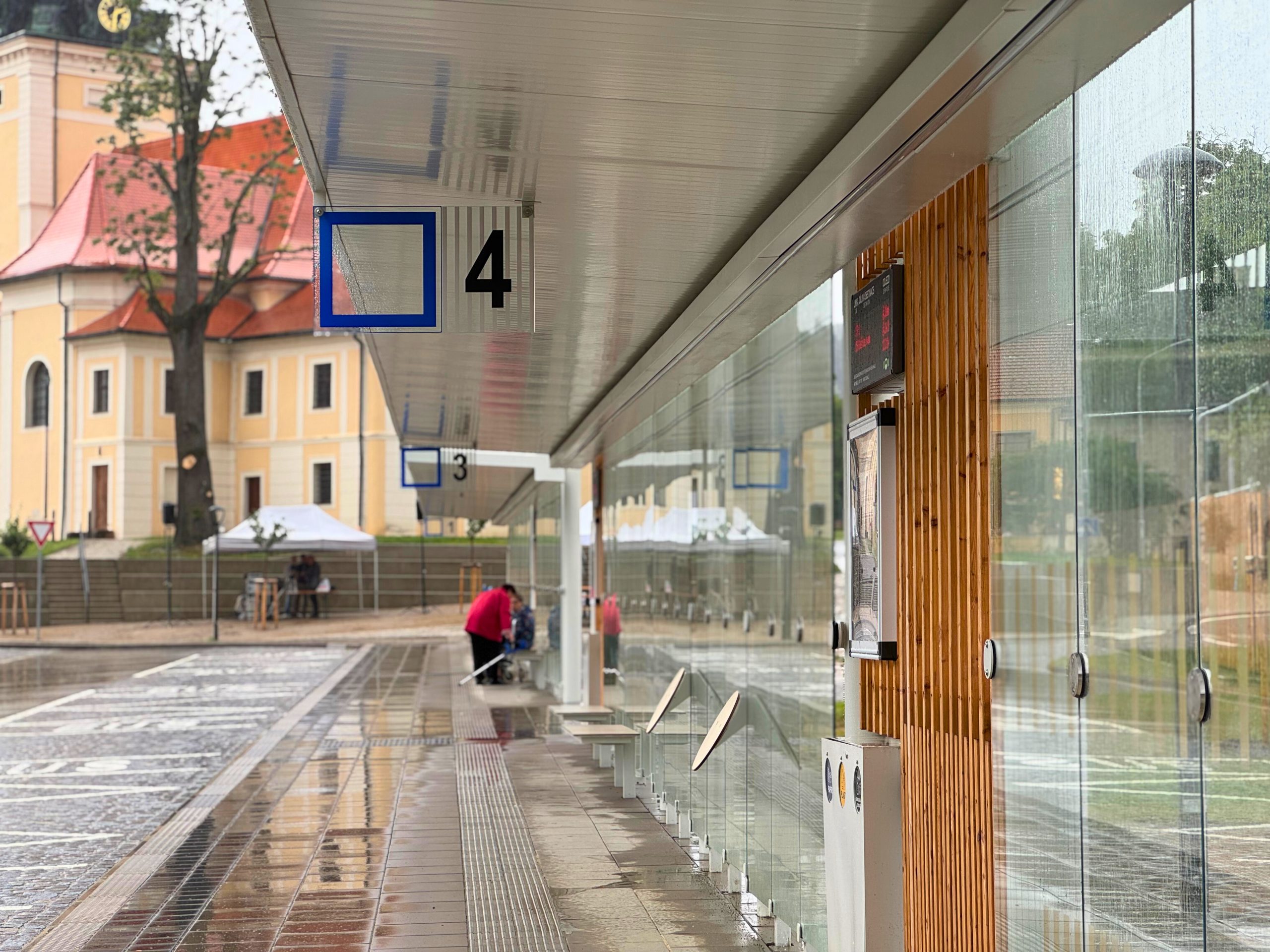 V Kunštátě byl otevřen nový přestupní terminál. Zlepší dopravu, bezpečnost i komfort cestujících. Vznikl díky podpoře z programu IROP.