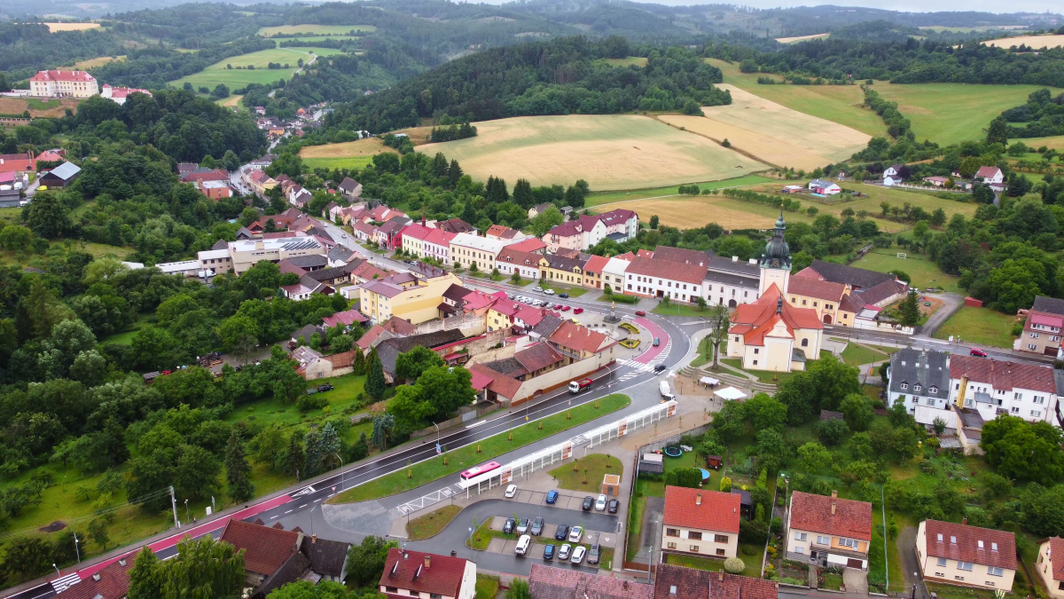 V Kunštátě byl otevřen nový přestupní terminál. Zlepší dopravu, bezpečnost i komfort cestujících. Vznikl díky podpoře z programu IROP.