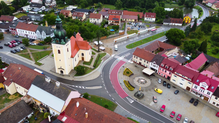 V Kunštátě byl otevřen nový přestupní terminál. Zlepší dopravu, bezpečnost i komfort cestujících. Vznikl díky podpoře z programu IROP.