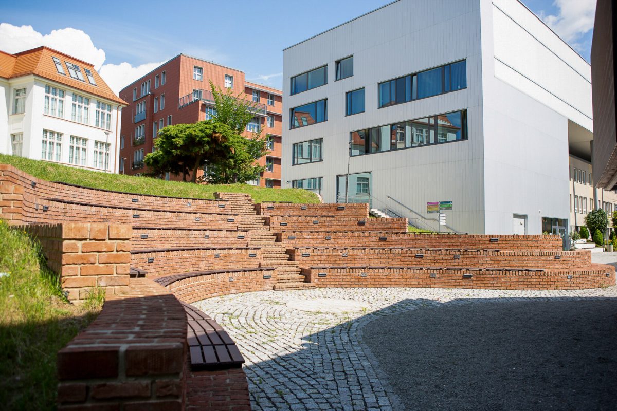 CRR navázalo nové partnerství s UJEP v Ústí nad Labem. Cílem je přiblížit studentům realitu veřejné správy, nabídnout stáže, praxi a propojit výuku s praxí.