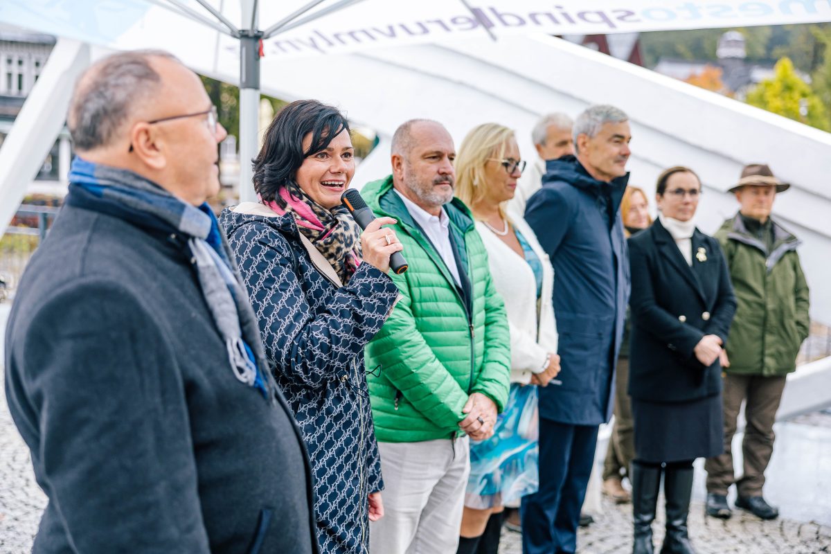 Lenka Fodorová na slavnostním otevření nové lávky ve Špindlerově Mlýně.