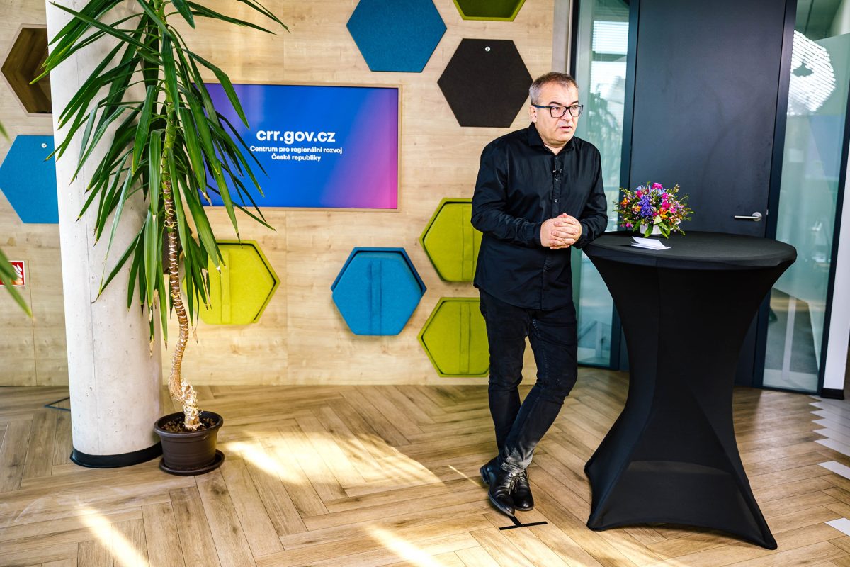 Petr Štěpánek mluví při online konferenci Centra pro regionální rozvoj České republiky.