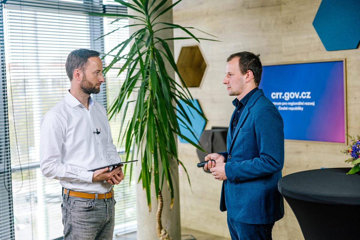 Diskuse o digitalizaci a umělé inteligenci ve veřejné správě během online konference CRR.