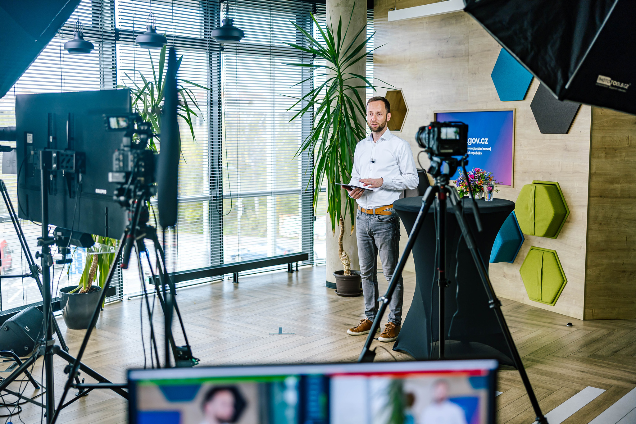 Lukáš Kačena mluví při online konferenci Centra pro regionální rozvoj České republiky.