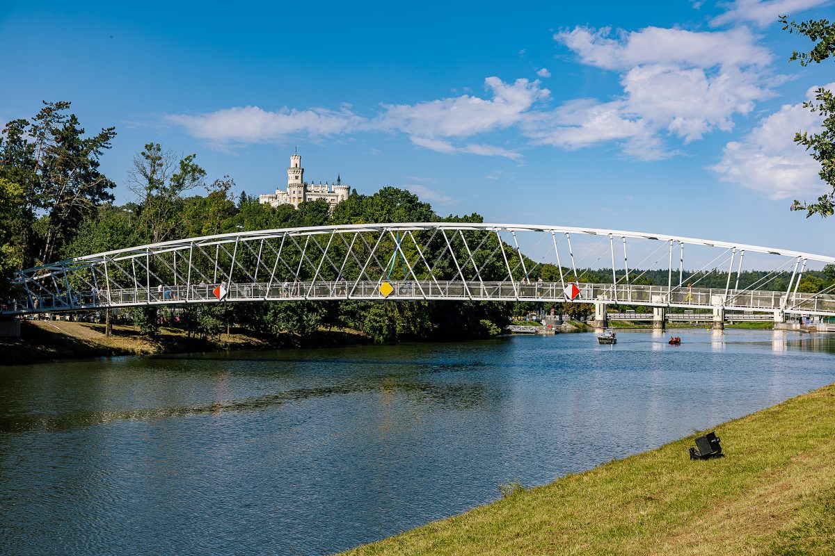 Nová lávka přes Vltavu v Hluboké nad Vltavou před slavnostním otevřením