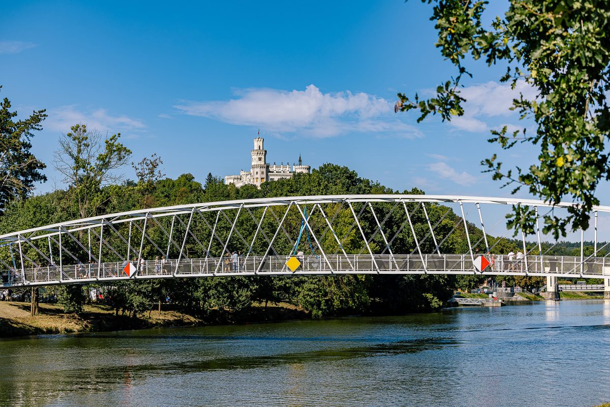 Nová lávka přes Vltavu v Hluboké nad Vltavou před slavnostním otevřením