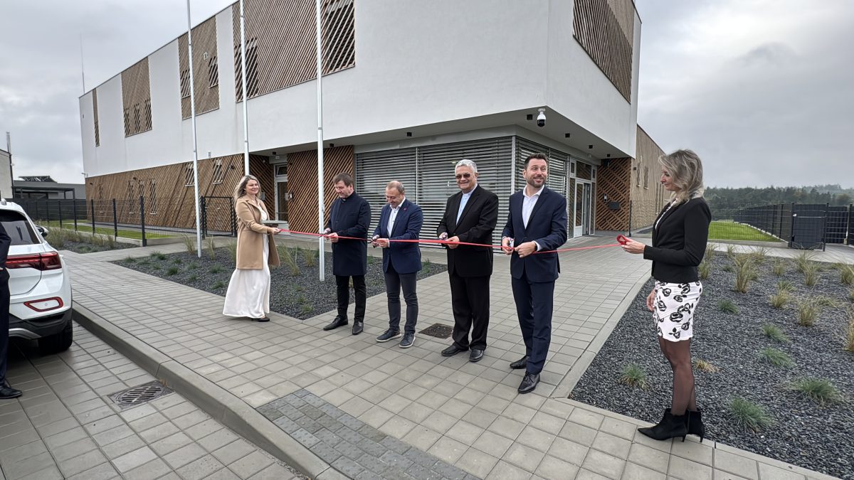 Páska přestřižena! MŠ Ludgeřovice oficiálně otevřena pro 48 dětí.