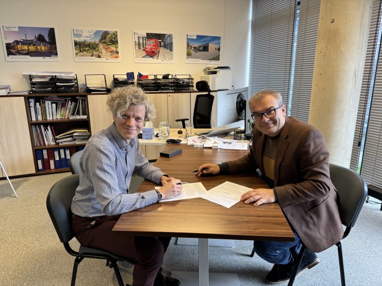 20251017_093530057_iOS