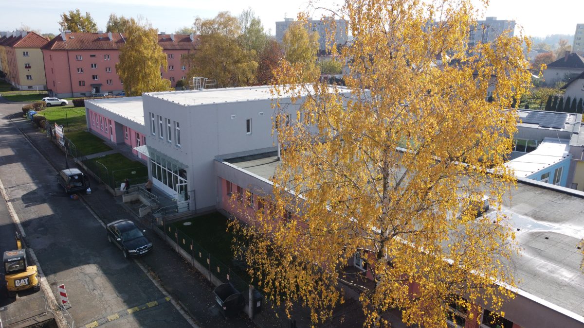 Nová přístavba mateřské školy v Jaroměři nabízí 50 míst pro děti díky podpoře z IROP