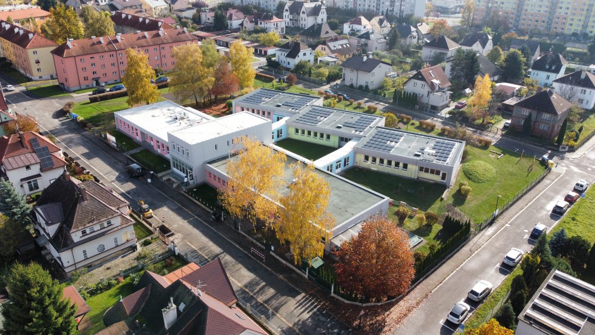 Nová přístavba mateřské školy v Jaroměři nabízí 50 míst pro děti díky podpoře z IROP
