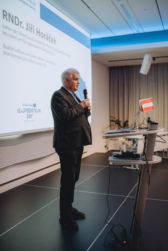 Jiří Horáček vystupuje na síťovacím setkání Interreg Rakousko – Česko 2021–2027