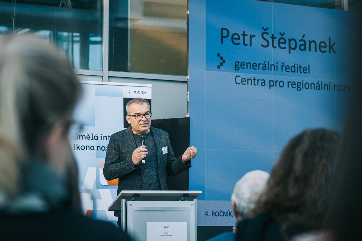 Petr Štěpánek mluvil o tom, jak v CRR využíváme umělou inteligenci