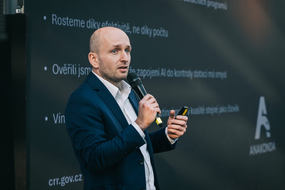 Kolega Antonín Nešpor ukázal naši aplikaci ANAKONDA