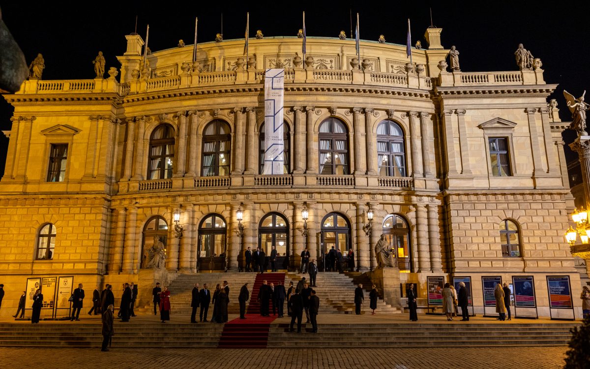 Prostory pražského Rudolfina dodaly večeru slavnostní atmosféru