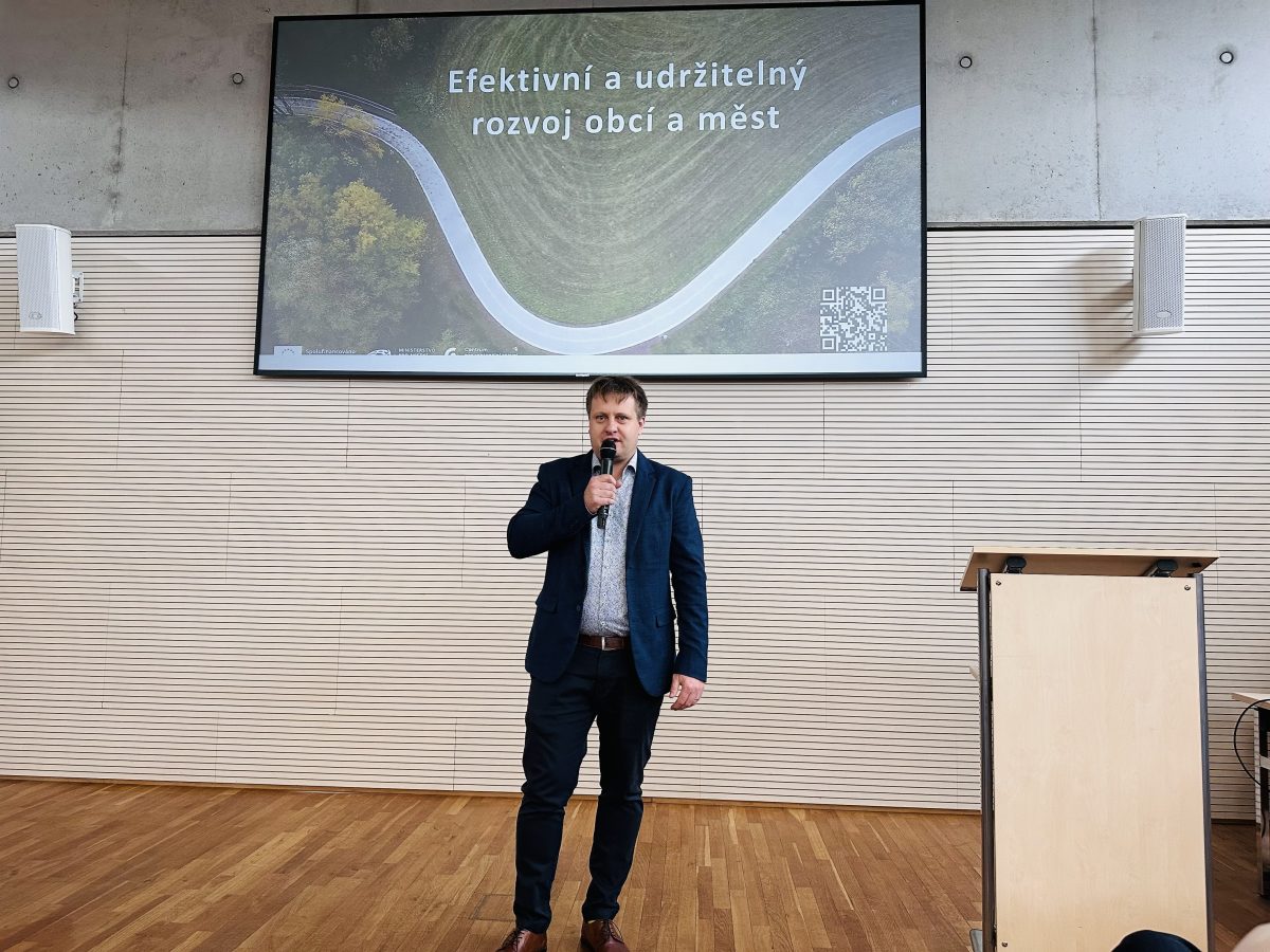 Jakub Řezníček na konferenci o udržitelném rozvoji v Hradci Králové