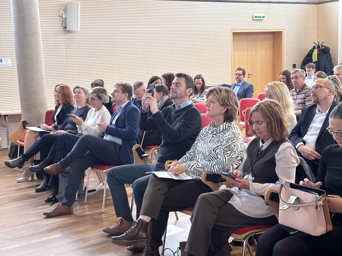 konference Efektivní a udržitelný rozvoj obcí a měst, která proběhla v Hradci Králové