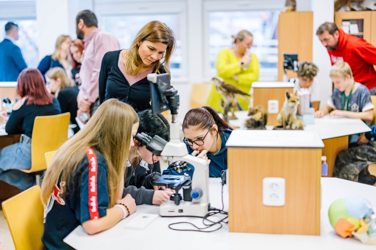 Chemické pokusy v učebnách ZŠ Tomáše Šobra Písek