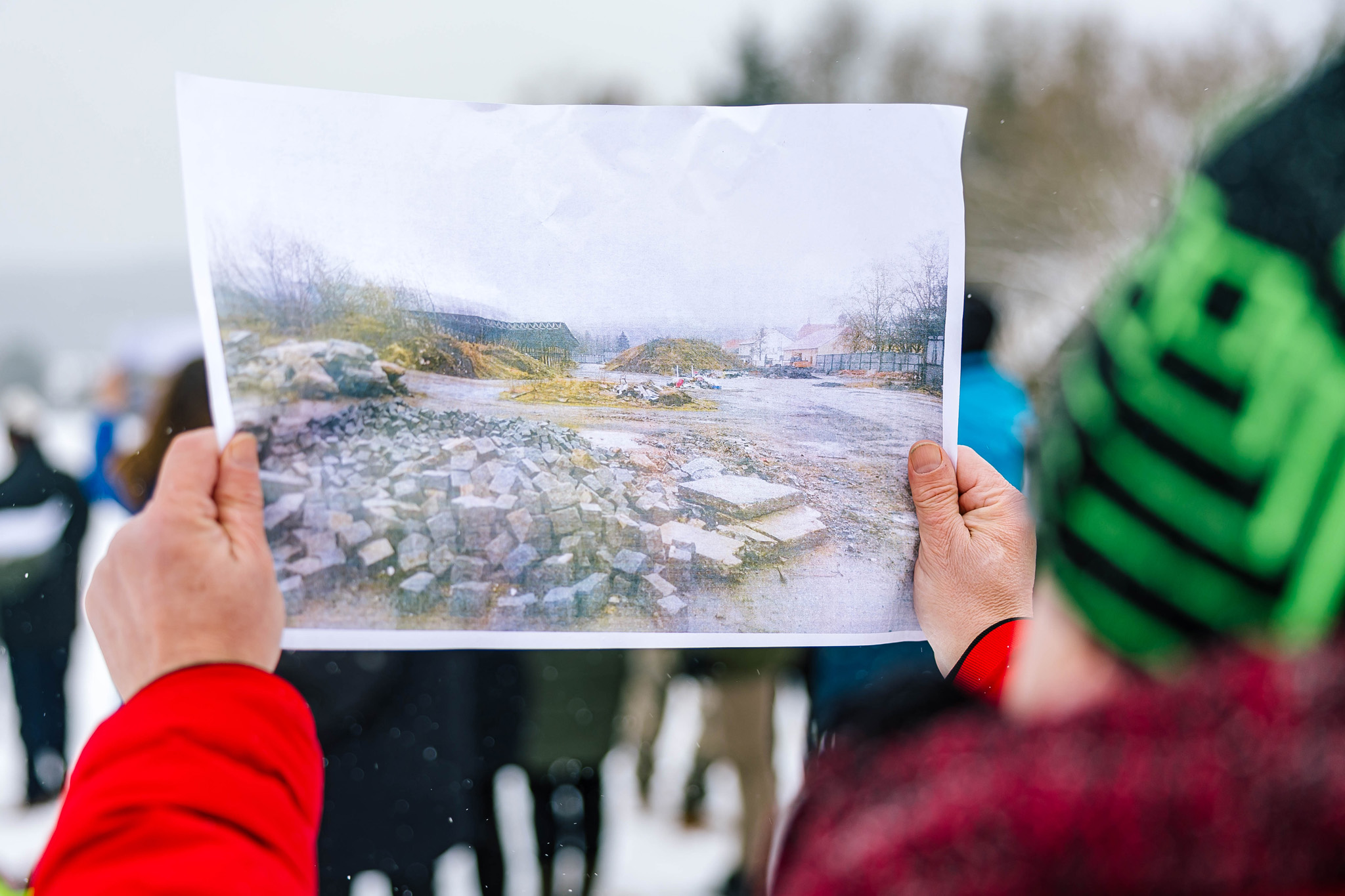 Povodňový park přivítal první návštěvníky včetně odvážných otužilců