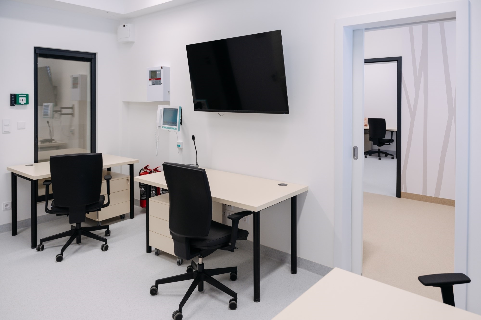 Moderní pokoje pacientů na psychiatrickém oddělení Nemocnice Ostrov