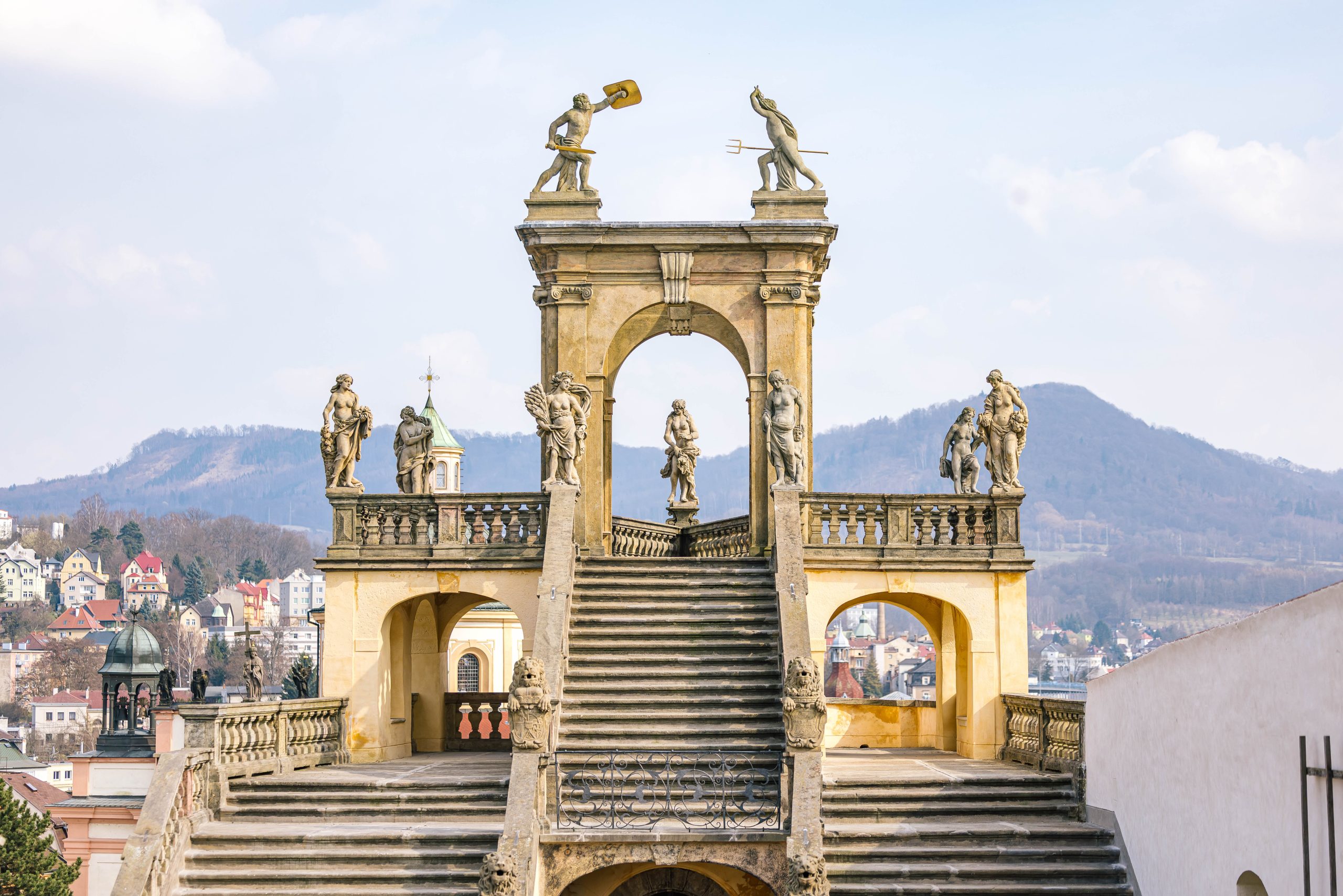 Obnovou prošla i jedinečná přístupová cesta, takzvaná Dlouhá jízda.