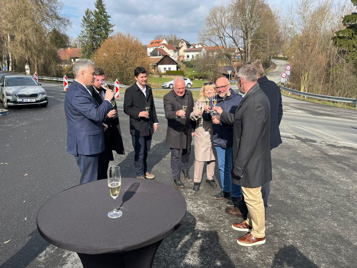 Slavnostní zahájení modernizace silnice II/126 na Kutnohorsku za účasti zástupců regionu