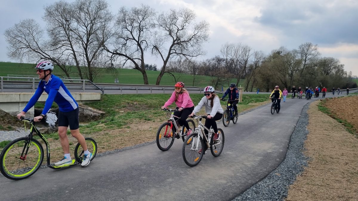 . Mezi západočeskými městy Kralovice a Kožlany na Plzeňsku nově vznikla smíšená stezka.