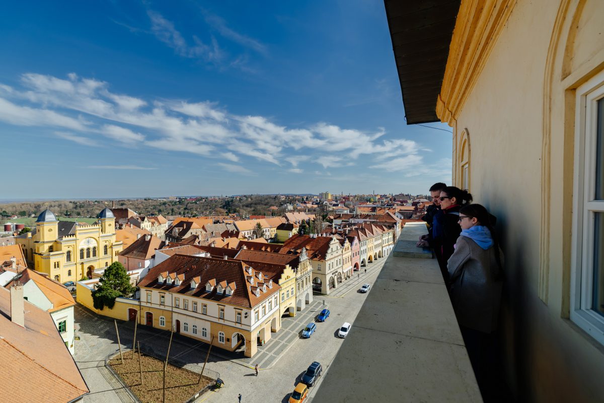 Výhled z radniční věže na město Žatec