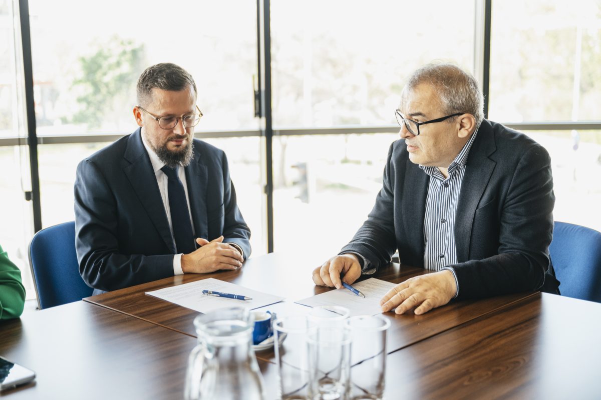 Memorandum o spolupráci podepsali v Praze 28. dubna generální ředitel CRR Petr Štěpánek a předseda UNIAVEZ Michal Šilhánek.  