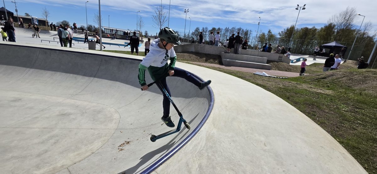 Nový multifunkční park v Nové Roli propojuje sport, relaxaci i přírodu. Projekt vznikl s podporou IROP a přináší prostor pro všechny generace.