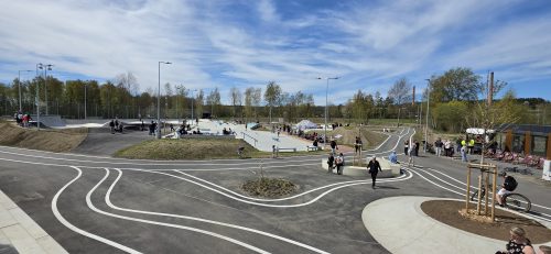 Nový multifunkční park v Nové Roli propojuje sport, relaxaci i přírodu. Projekt vznikl s podporou IROP a přináší prostor pro všechny generace.