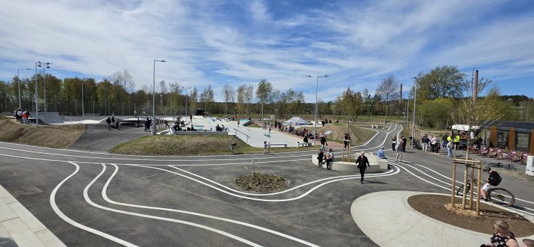 Nový multifunkční park v Nové Roli propojuje sport, relaxaci i přírodu. Projekt vznikl s podporou IROP a přináší prostor pro všechny generace.