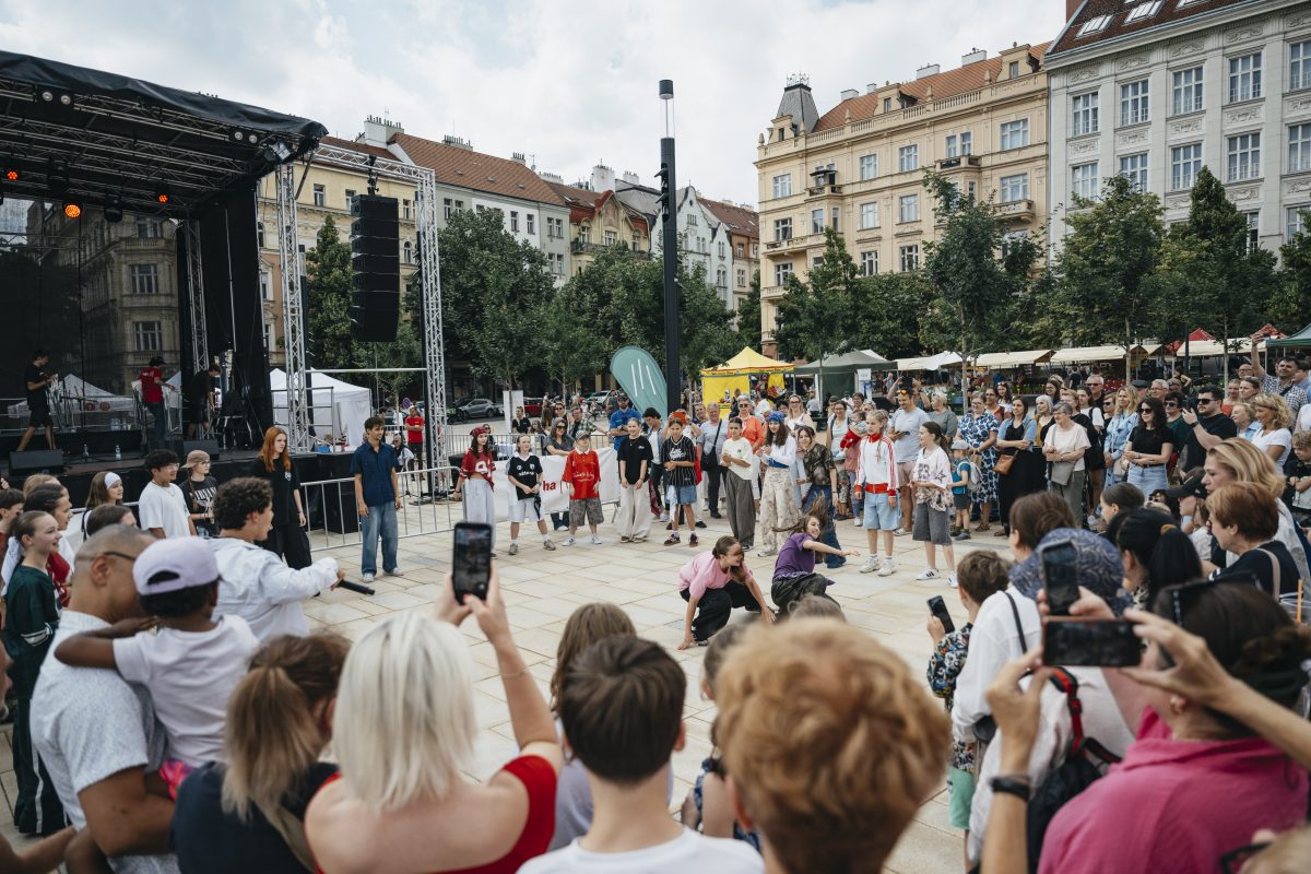 Pražané znovu zaplnili náměstí Jiřího z Poděbrad
