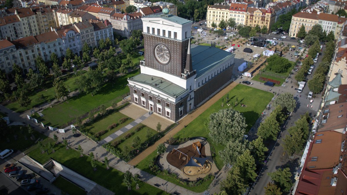 Pražané znovu zaplnili náměstí Jiřího z Poděbrad