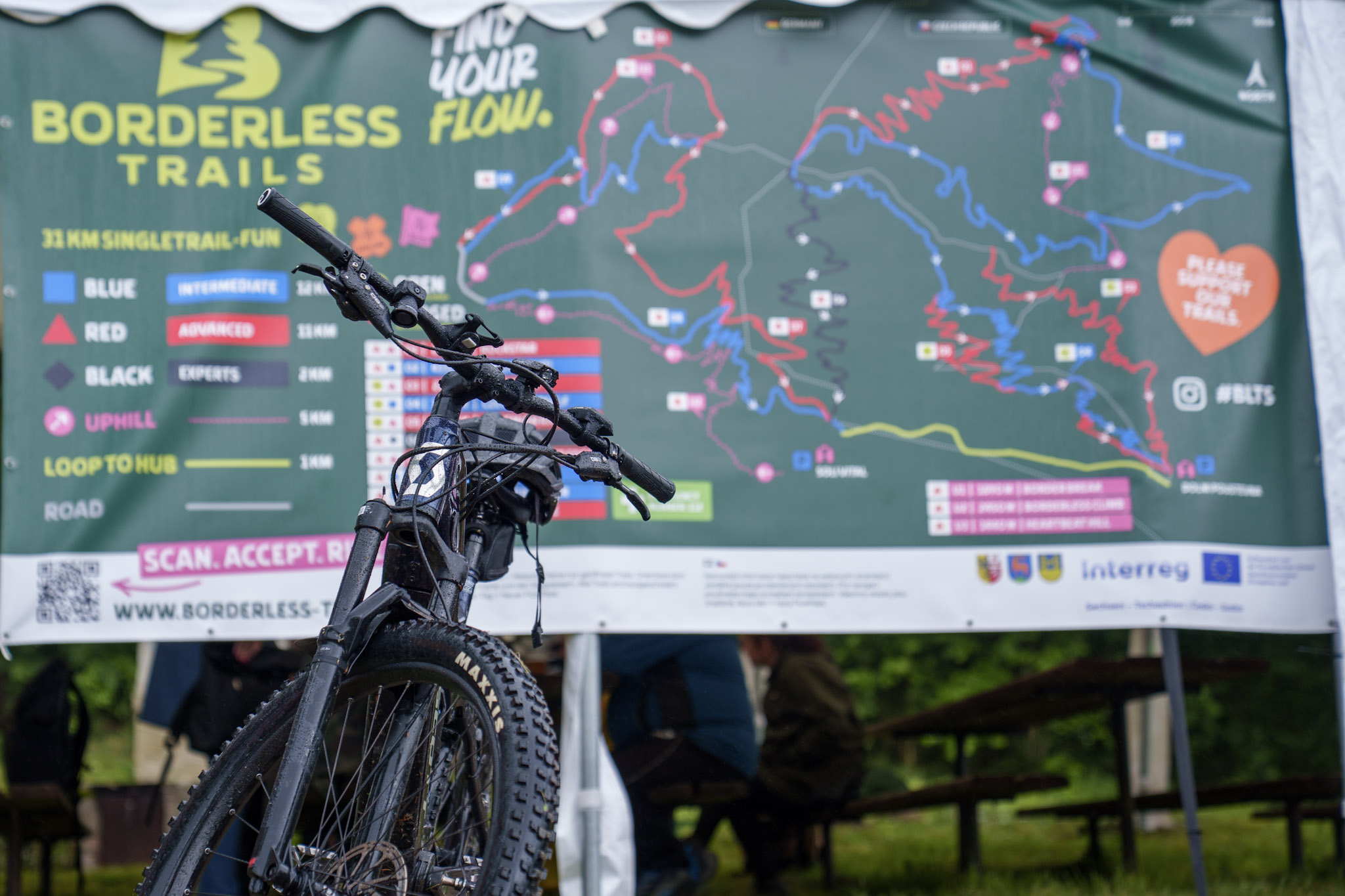 První trasy projektu Borderland Trails jsou otevřené. Po dokončení nabídne přeshraniční areál přibližně 35 kilometrů trailů pro začátečníky i zkušené.