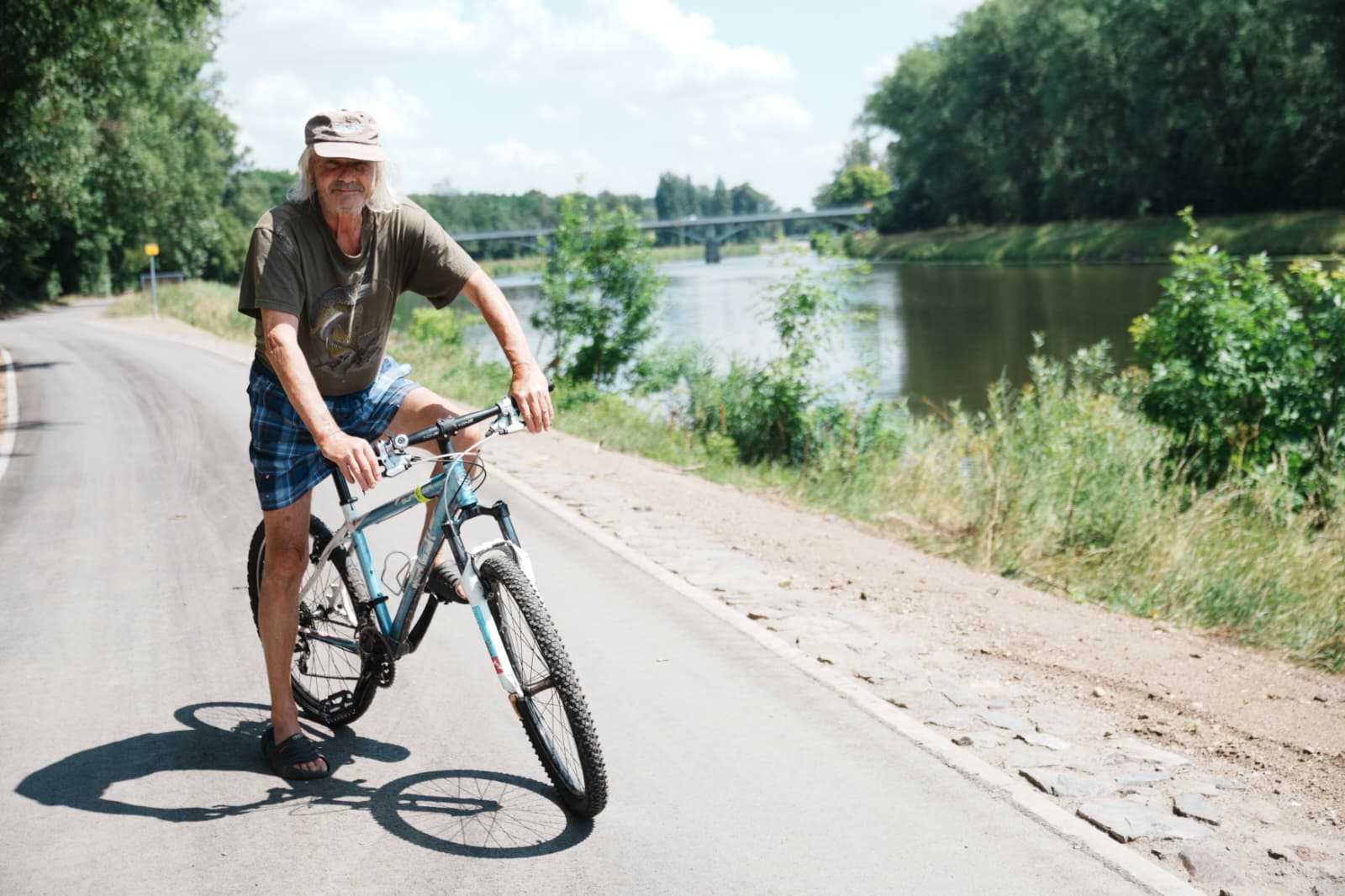 Nový úsek Labské stezky mezi Kostelcem nad Labem a Tuhaní nabízí bezpečnější a pohodlnější cestování. Zpevněná trasa usnadní pohyb cyklistům, pěším i rodinám s dětmi.