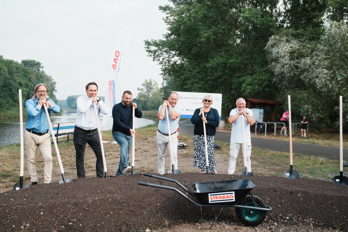 Nová trasa usnadní cestování cyklistům a nabídne bezpečnější spojení podél Labe. Nová trasa usnadní cestování cyklistům a nabídne bezpečnější spojení podél Labe.