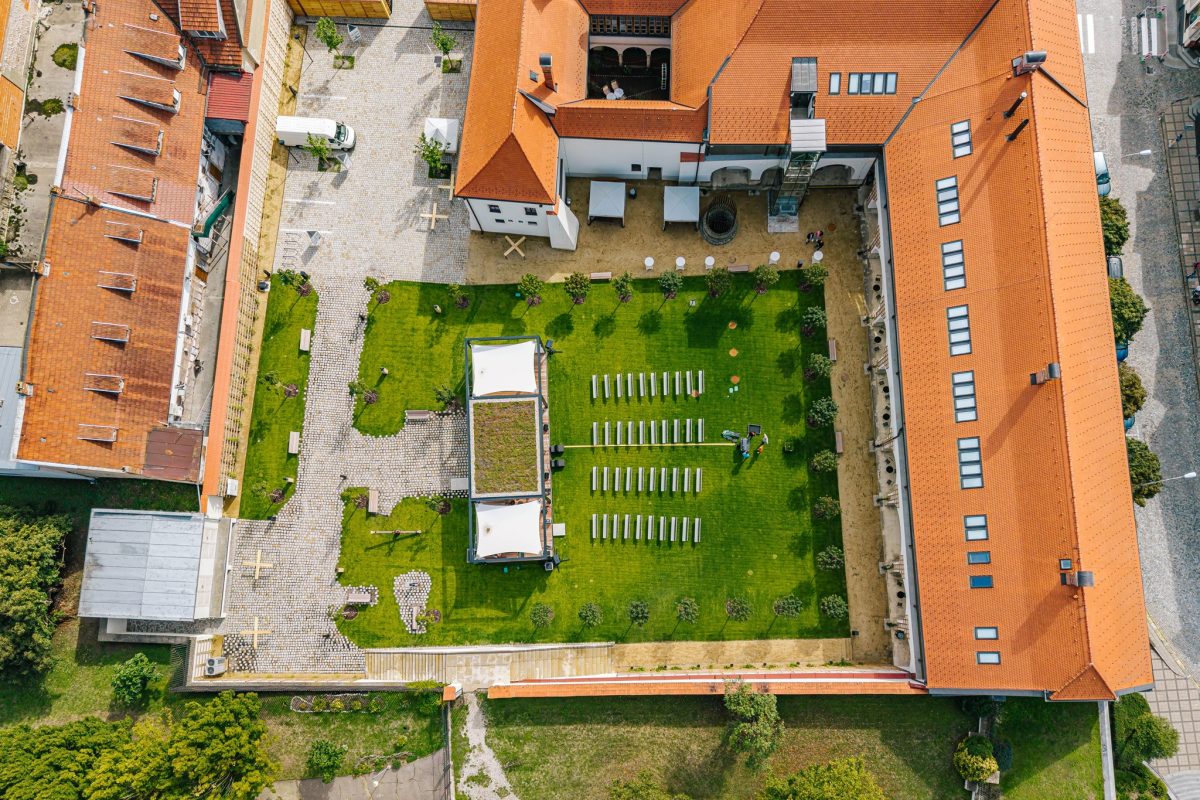 Revitalizovaná zahrada Panského domu v Uherském Brodě